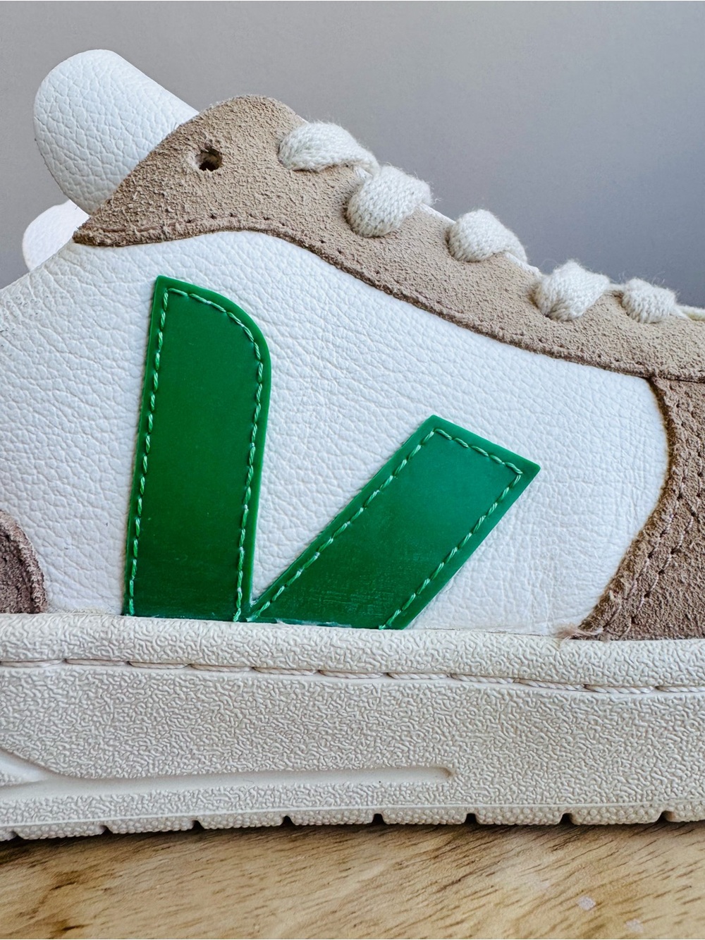 Veja V-10 Chromfree Low-Top Sneakers Women Sz 9 EU 40 White Beige Green - Picture 6 of 9